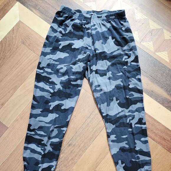 Old Navy Camo Fleece Athletic Pants Size Medium - Picture 2 of 13